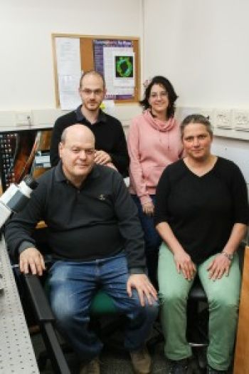 picture of research team led by Prof. Kinnert Keren and Prof. Erez Braun